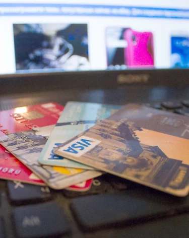 Банки заблокировали миллионы карт и счетов физлиц с начала 2026 года