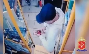 Кемеровчанин снял с друга золота на 180 тысяч и сбежал: суд отправил его в колонию