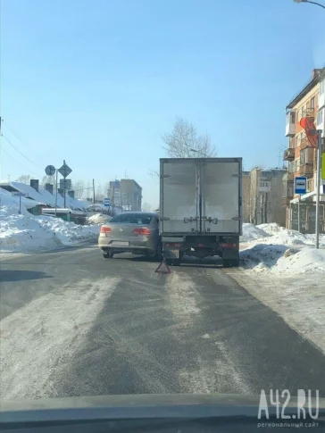 Фото: В Кемерове около парка произошло ДТП 1