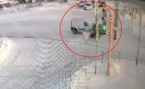 Проехал на красный: жёсткое ДТП с пострадавшими в Кузбассе попало на видео