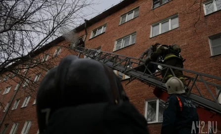 5 человек, в том числе ребёнок были спасены из горящей квартиры в Новокузнецке