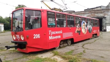 Фото: В Новокузнецке вышел на линию первый именной трамвай 1