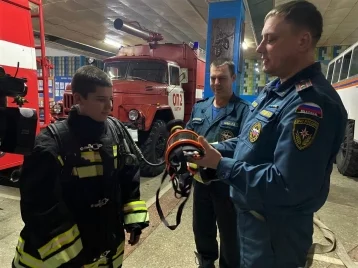 Фото: В Кузбассе пожарные исполнили мечту школьника 1