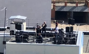 В Кемерове музыканты устроили концерт на крыше многоэтажного дома