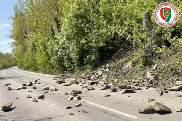 Спасатели устранили угрозу камнепада на участке дороги Новокузнецк — Карлык