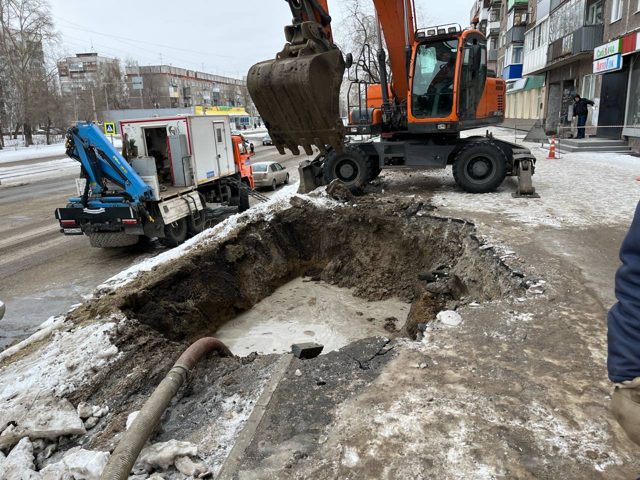 Власти Новокузнецка назвали время включения воды для многоэтажки по улице Тореза