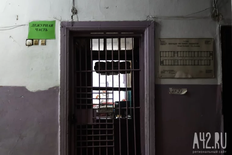 Фото: Мёртвые котята, остывшие батареи и угрозы дворнику ножом: как живут в кемеровском общежитии в Кировском районе 28