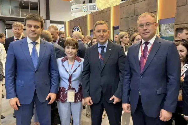 Илья Середюк возглавил делегацию Кузбасса на ПМЭФ-2026 в Санкт-Петербурге