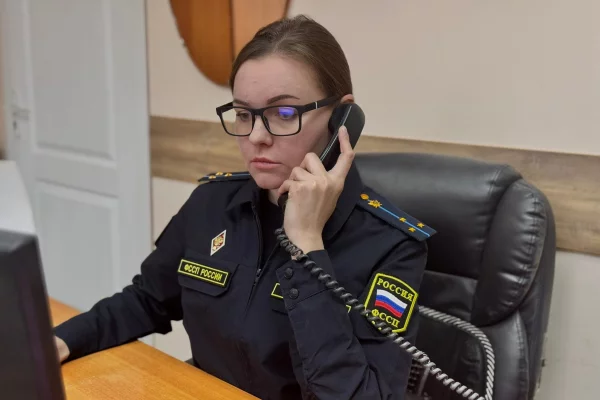 В Новокузнецке должник случайно позвал на свидание судебного пристава