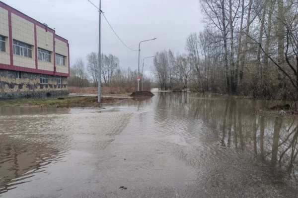 В Новокузнецке вода подтопила два кафе на Вертолётной площадке