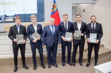 Фото: Спортсмены хоккейной команды «Кузбасс» получили областные награды 1