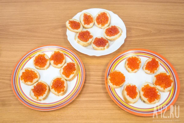 Стало известно, какая икра подешевела к Новому году 