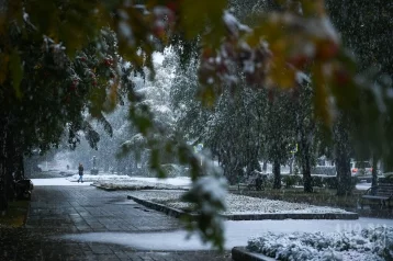 Фото: Синоптики назвали причину сильного снегопада в сентябре в Кемерове 1