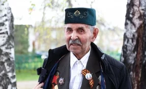 Энергетики «Россети Сибирь» поздравили кузбасского ветерана с 80-летием Победы