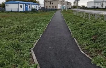 Фото: Пляж, тротуар и парк выпускников: в Кузбассе благоустроили три сельских территории 2
