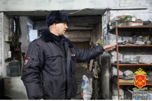 В Кемерове полицейские спасли мужчину из горящего гаражного бокса