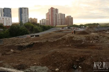 Фото: «Сроки не определены»: кемеровчане интересуются, когда завершат строительство новой набережной Томи 1