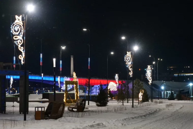 Фото: В Кемерове на новых набережных Искитимки появились новогодние украшения 8