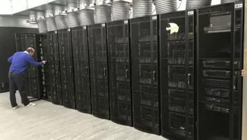 Фото: В Великобритании запустили крупнейший в мире суперкомпьютер, имитирующий устройство мозга 1