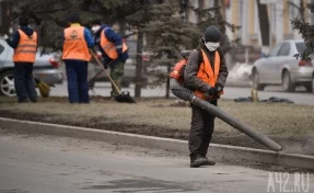 Кемеровчане пожаловались мэру на песок и пыль на тротуарах