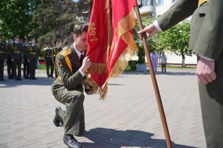 Фото: Юнармейцы в Кемерове попрощались со знаменем Поста №1 4