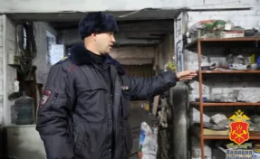 В Кемерове полицейские спасли мужчину из горящего гаражного бокса