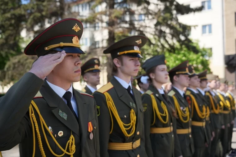 Фото: Юнармейцы в Кемерове попрощались со знаменем Поста №1 5