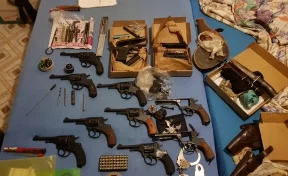 В Кузбассе сотрудники ФСБ изъяли более 6 500 боеприпасов и 10 единиц оружия