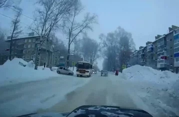 Фото: ДТП с автобусом ПАЗ в кузбасском городе попало на видео 1
