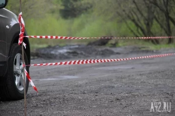Фото: Кемеровчан волнует судьба закрытой парковки у Соснового бора 1