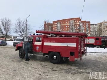Фото: Появилось видео эвакуации крупного ТЦ в Кемерове 1