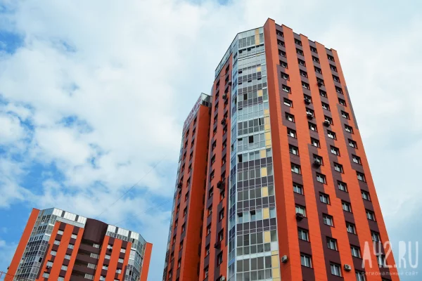 Подросток выпал с 16-го этажа во время мытья окон в Домодедове и выжил