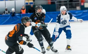 Кемеровский «Кузбасс» обошёл «Сибсельмаш» в первом матче чемпионата России по хоккею с мячом