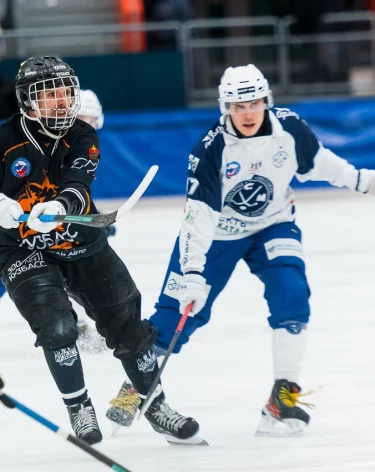 Кемеровский «Кузбасс» обошёл «Сибсельмаш» в первом матче чемпионата России по хоккею с мячом