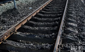25 поездов задерживаются в Ростовской области из-за схода локомотива