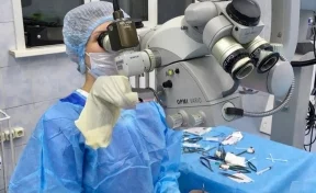 В Кемерове врачи достали часть ножа из глаза пациента