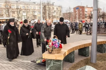 Фото:  В Кузбассе прошла панихида по погибшим в «Зимней вишне» 7