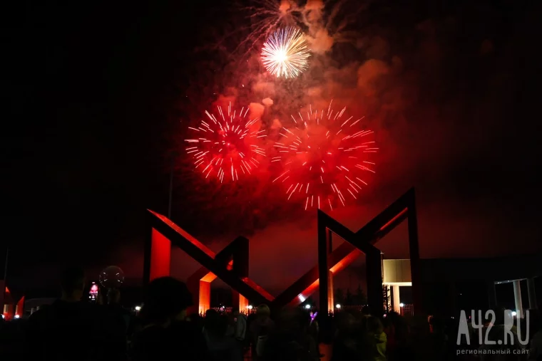 Фото: В Кемерове празднование Дня шахтёра завершилось салютом 4