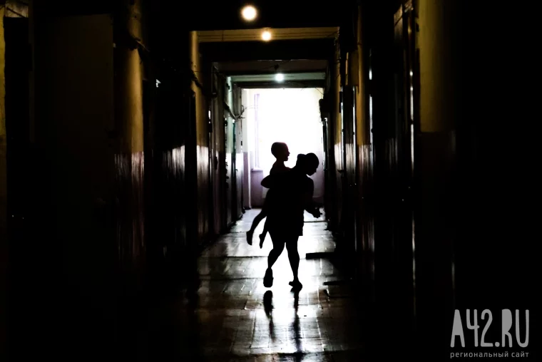 Фото: Мёртвые котята, остывшие батареи и угрозы дворнику ножом: как живут в кемеровском общежитии в Кировском районе 27