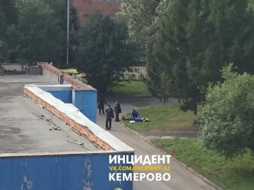 Фото: В Ленинском районе Кемерова около магазина умер мужчина 1