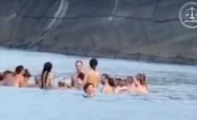 В Сочи оштрафовали 11 человек, купавшихся голыми
