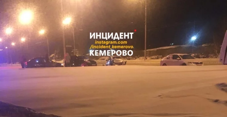 Фото: В Кемерове произошло ДТП с участием автобуса  на улице Марковцева 2
