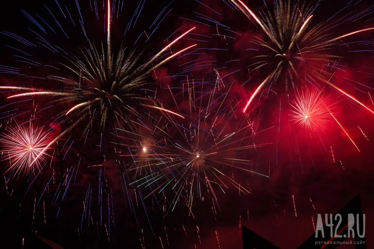 Фото: В Кемерове празднование Дня шахтёра завершилось салютом 6