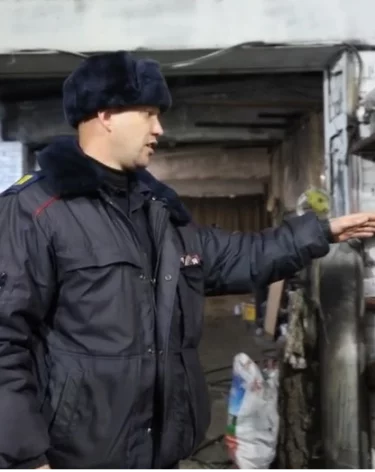 В Кемерове полицейские спасли мужчину из горящего гаражного бокса