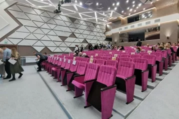 Фото: «Здесь изменилось всё»: мэр Кемерова показал концертный зал в Центральной детской школе искусств после ремонта 1