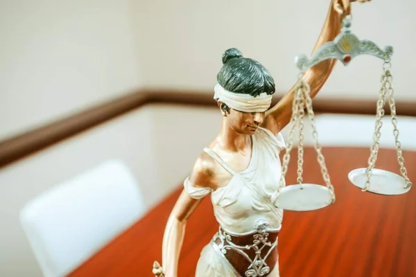 В Кузбассе экс-начальник инспекции Гостехнадзора внёс изменения в базу данных и попал под суд