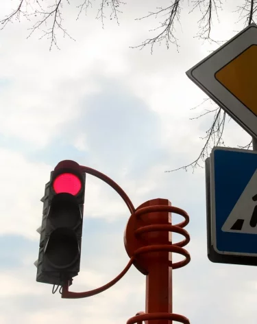 В Кемерове на три часа отключат светофоры на перекрёстке проспекта Шахтёров
