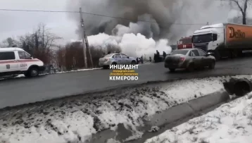 Фото: Пожар в доме на улице Нахимова в Кемерове сняли на видео 1