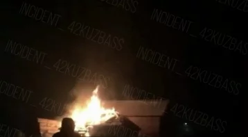 Фото: Появилось видео с места пожара в Кузбассе, при котором погибли два человека 1