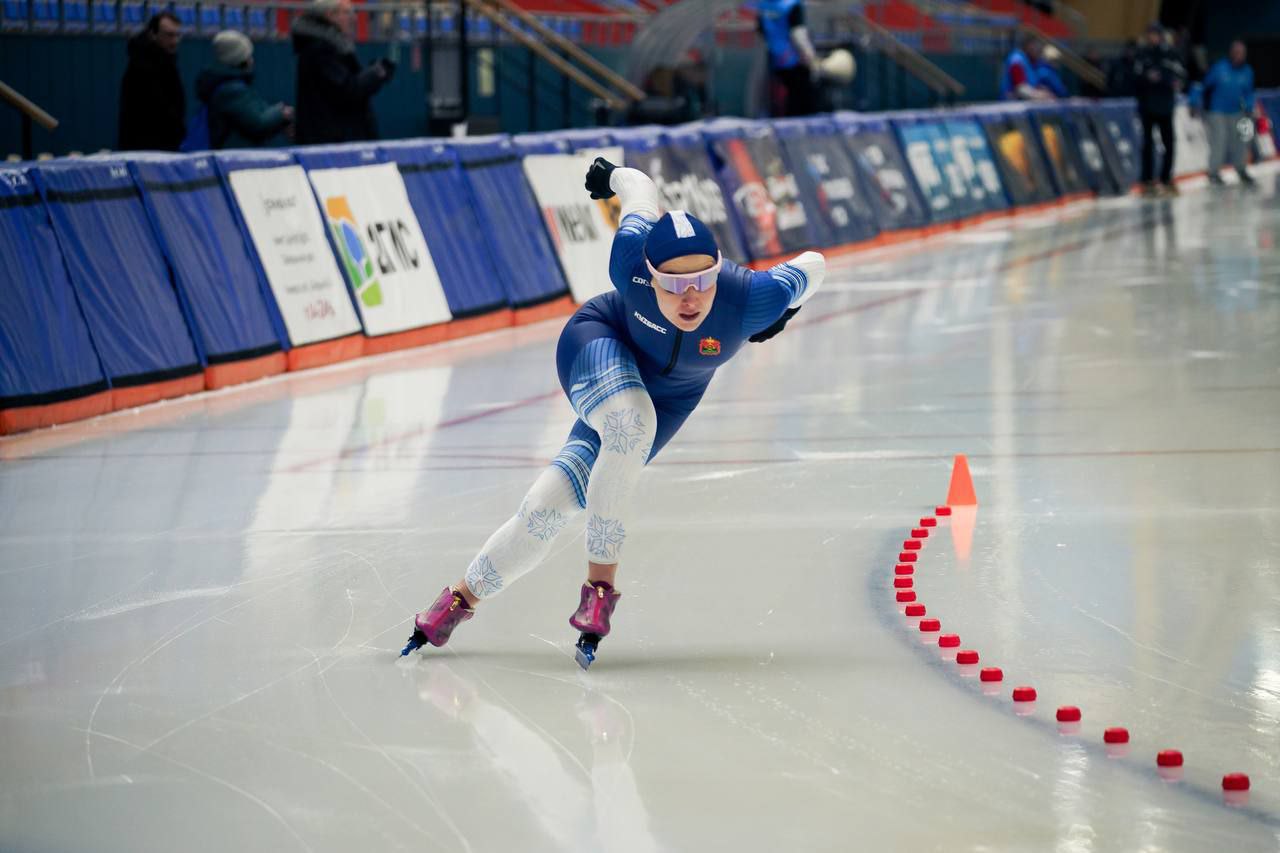 Кемеровчанка вошла в топ-10 сильнейших конькобежек страны 